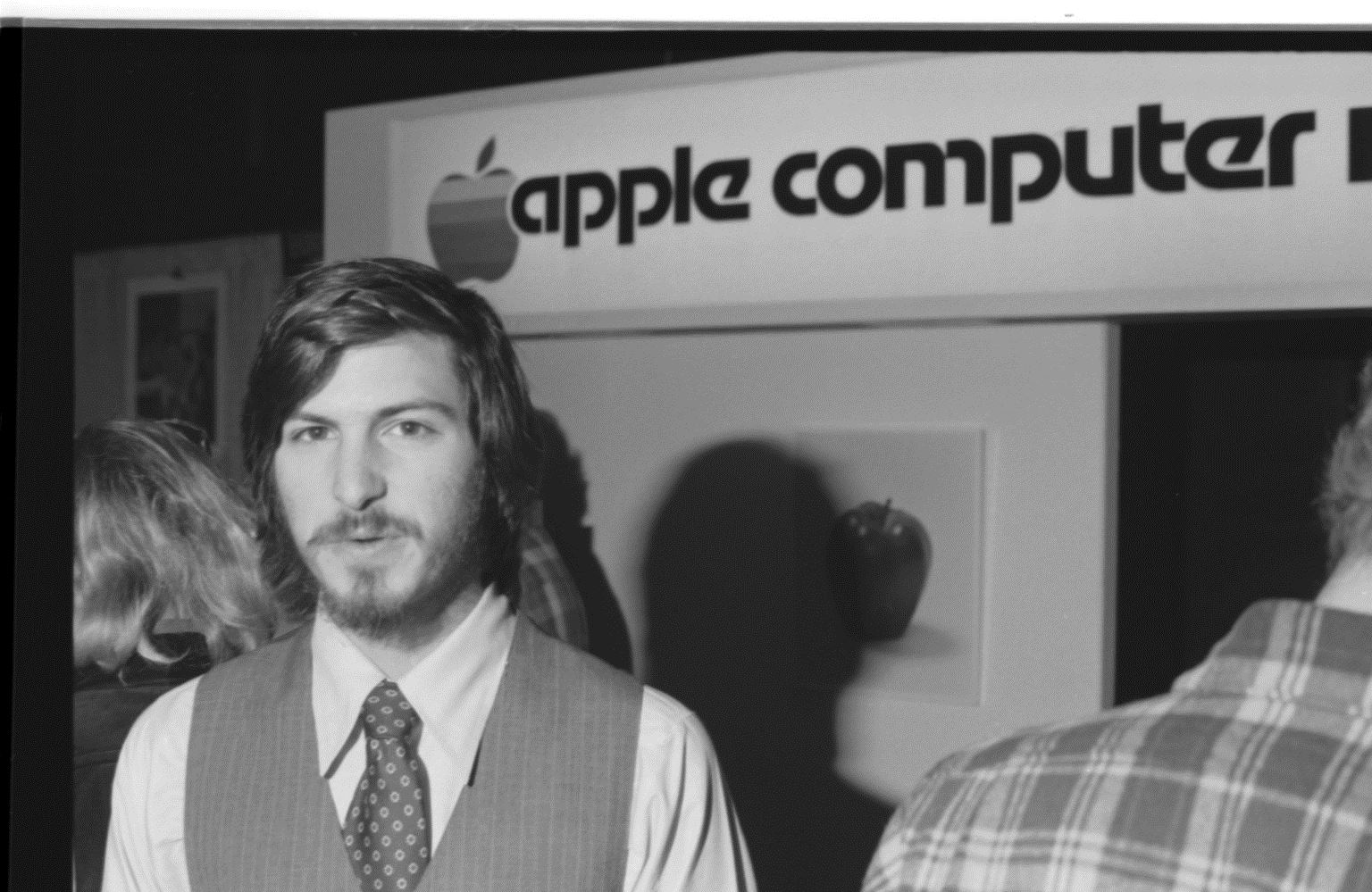 ult_timeline_o-STEVE-JOBS-1977-facebook1